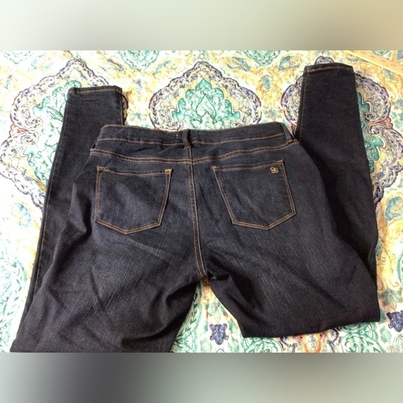 Jessica Simpson Dark Wash kiss me skinny Women's Jeans. (0109) - Picture 2 of 8
